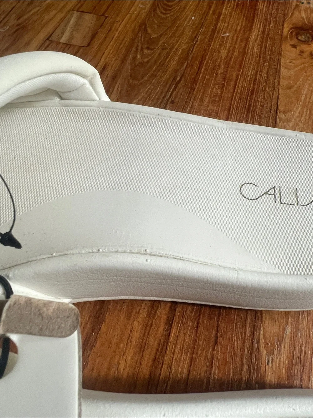 Calia by Carrie Underwood White Slide Sandals Slide Shower Shoe for women’s 7